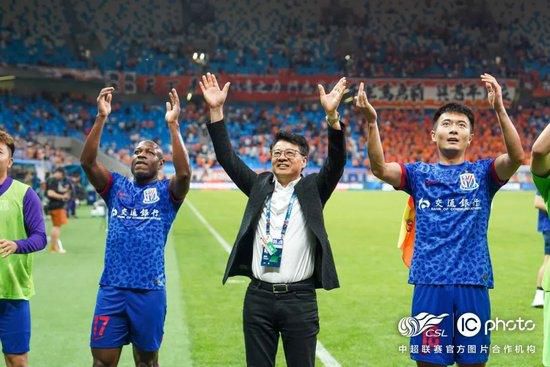 冯盈盈摘2016香港小姐桂冠 三甲出炉冠军喜极而泣 2016-09-12 2016香港小姐总决赛现场，6号冯盈盈摘得桂冠，2号刘颖镟获得2016香港小姐亚军，7号陈雅思获得季军。