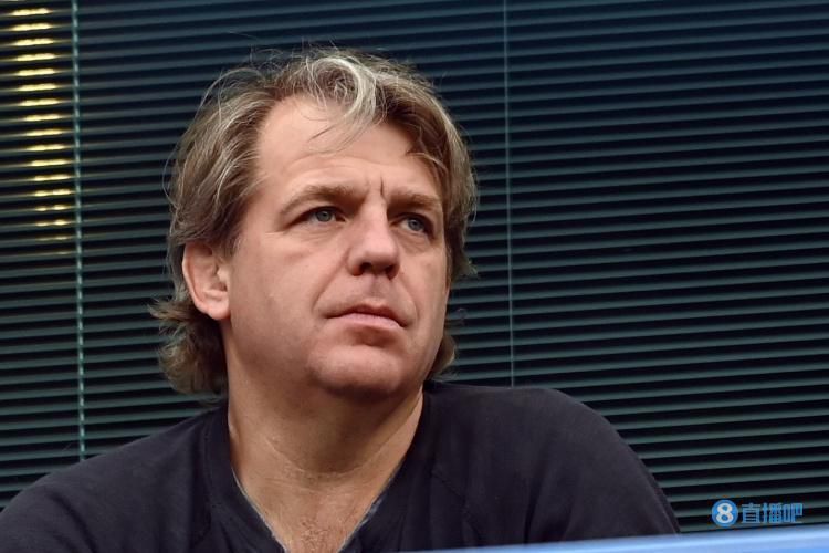 在本次的故事当中，哆啦A梦和小伙伴们向着地平线的尽头再次出发，以宝藏为目标，怀揣梦想探索传说中的“金银岛”，在这个儿童节，为观众带来一段沉浸在海 3D《哆啦A梦》欲创票房神话 上映20天吸金三亿 2014-08-29 据日媒报道，《哆啦A梦》史上首部3DCG动画电影《哆啦A梦：伴我同行》在日本上映20天的观影人数高达381万7074人，票房收入突破50亿4358万8900日元（约合人民币3亿）。