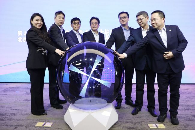 宝拉认为迪莉娅在女儿和朱利奥的订婚前，一直对自己的处境是不自知的。