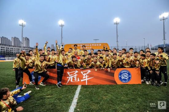 古典主义的质感、清新雅致的配色，都令人耳目一新。