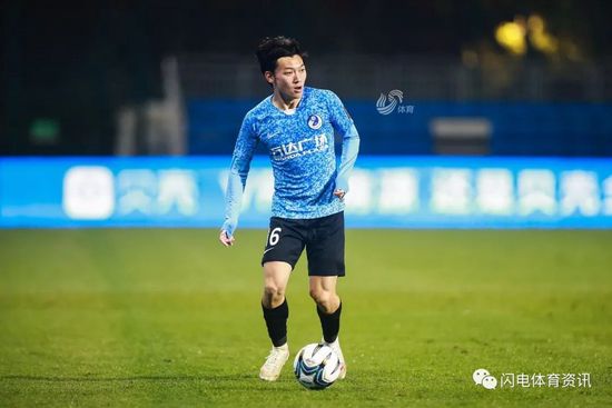 “惊”典回归登陆银幕 由史蒂文·斯皮尔伯格导演的经典惊悚灾难片《大白鲨》正式定档5月15日全国上映，并发布定档海报。