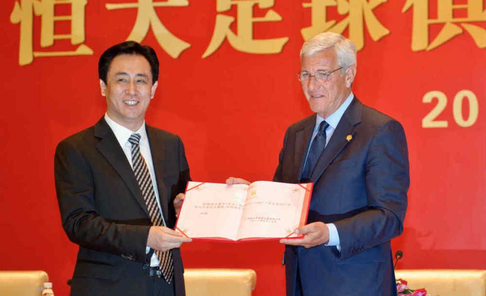 她与爱人过得很快乐，即便后来因政治迫害离开了美国。
