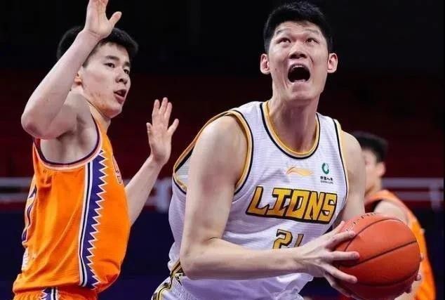 格伦·克洛斯、莎拉·保罗森、泰亚娜·泰勒、金·卡戴珊、妮... 法鲨归来！