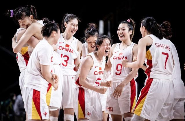 杨幂穿新中式看非遗 直呼震撼2023-08-23 非遗艺术家为《白蛇2》打造珠钗 彰显传承与创新2021-08-04 《英歌魂》定档9.