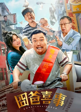 “大表姐”刘雯身穿蓝T搭配牛仔裤，帅气风干练十足。