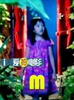 “卷福”饰演的男主角阿兰·图灵与凯拉·奈特莉饰演的女主角并肩站立，眼神迷茫。