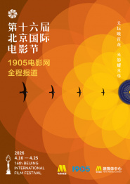 她下午带着妈妈一起出席日本珍珠百年展，原本已经是“女神”级的徐若瑄，想不到妈妈更是冻龄美魔女。