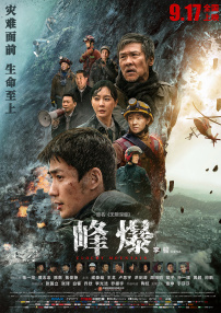 李敏镐身穿黑色上衣，与粉丝们亲切挥手，魅力十足。
