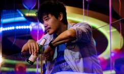 《边境杀手》雨中首映 艾米莉·布朗特大秀美背 2015-09-22 ​当地时间9月21日，电影《边境杀手》首映。