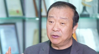 汪涵忍不住吐槽：你就像一颗球一样 2020-04-20 近日，湖南卫视主持人钱枫在节目中与汪涵、大张伟等人重聚，已经“胖到变形”的样子令人捧腹大笑。